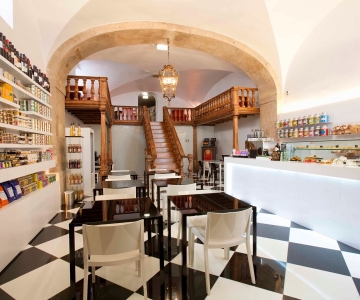 Bar & Cafe & Rest